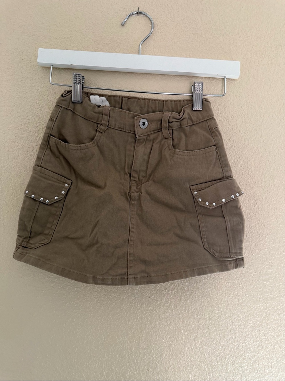 Girls' Brown Cargo Mini Skirt with Studded Pockets